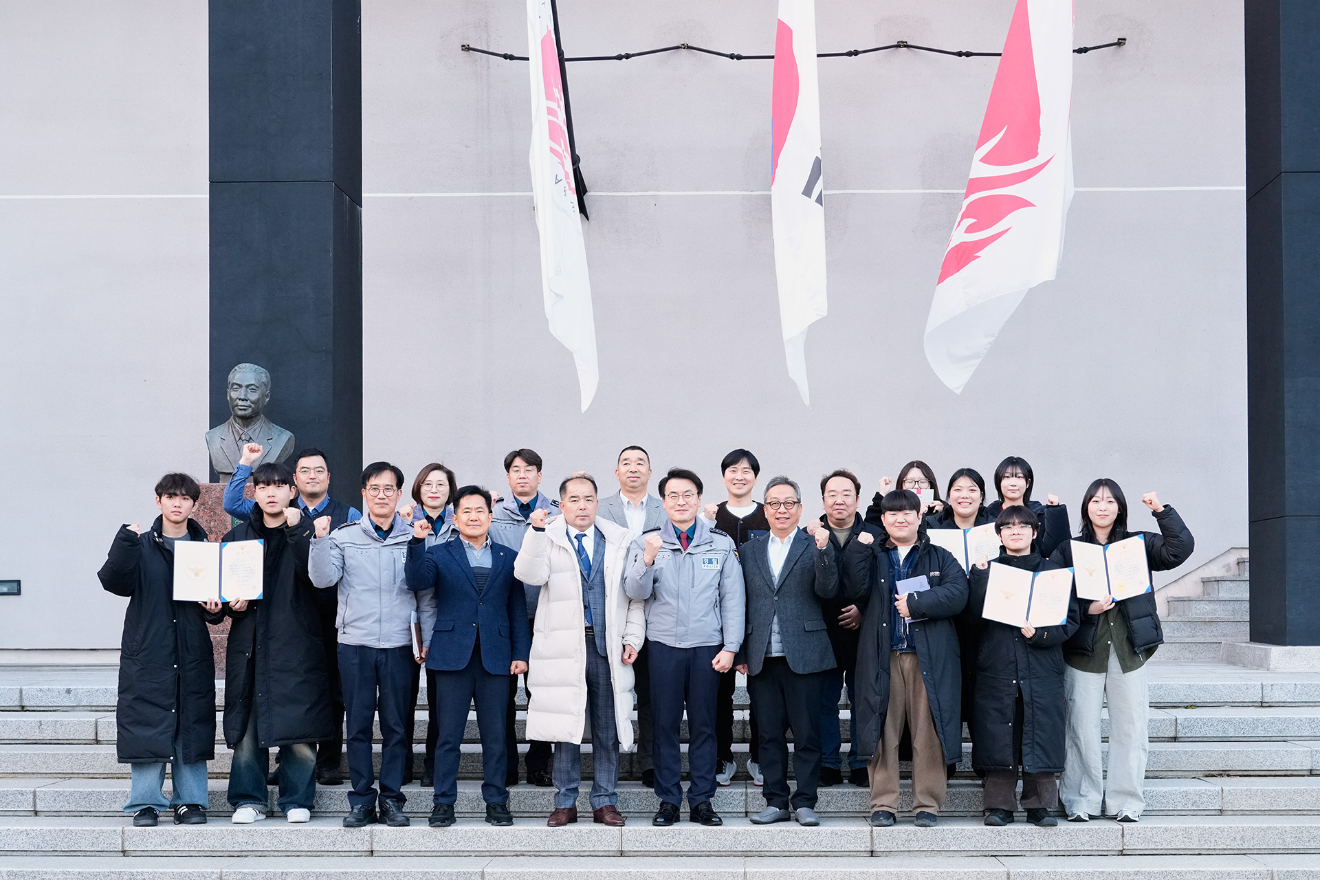 서울예대 학생들, 112 허위신고 예방 공익영상으로 경찰 감사장 수상